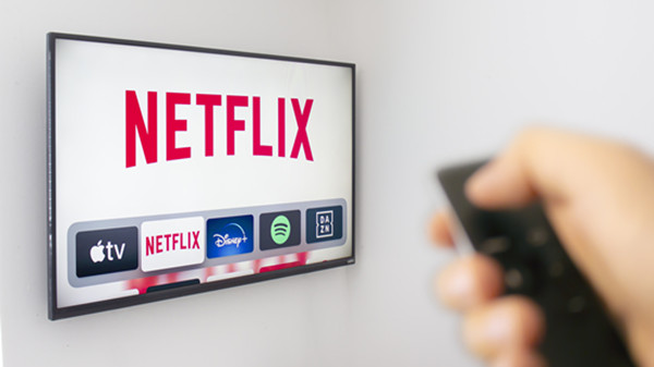 How to Watch Netflix on Smart TV Without Internet?